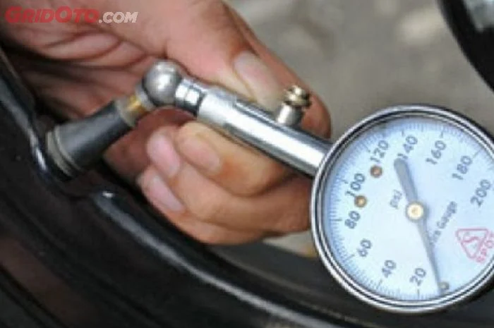 Pengaruh Tekanan Ban Terhadap Konsumsi Bensin Motor: Mengapa Tekanan Penting?