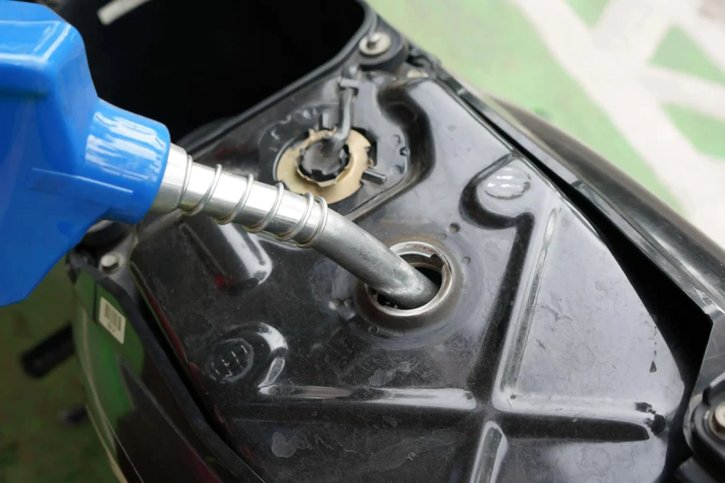 Tips mengemudi motor yang ramah kantong di masa inflasi: Memilih Bahan Bakar dan Oli yang Tepat