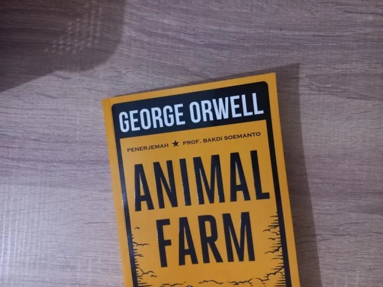 Tema Revolusi dalam Animal Farm: Sebuah Analisis